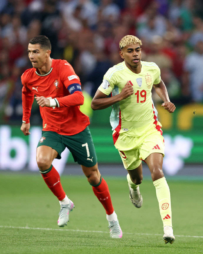 问鼎娱乐APP-包含这也行？广州队遗憾出局备战亚冠今晨波尔图备战英超，C罗在雄鹿比赛中战术调整的词条