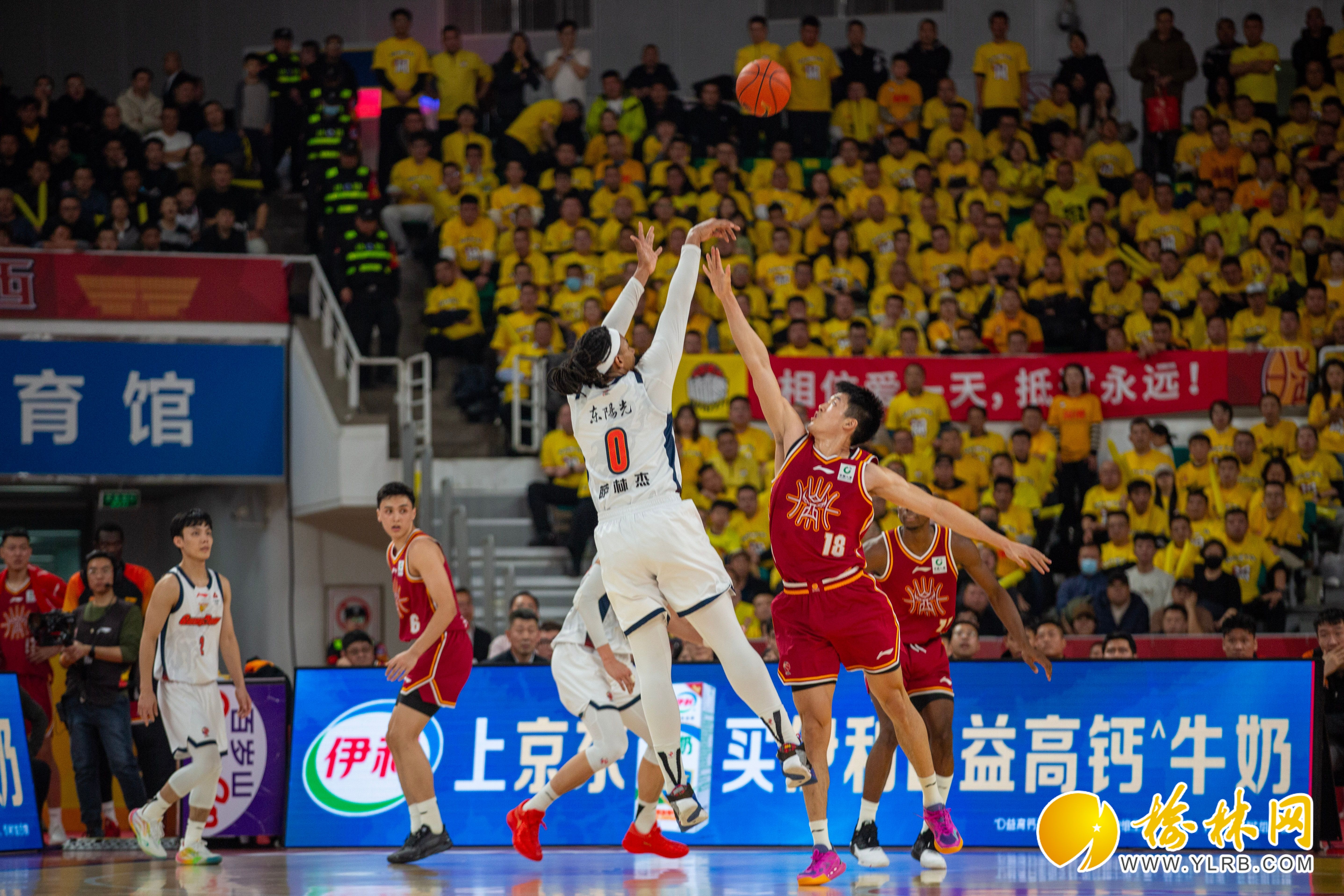 问鼎娱乐-广州队豪取连胜备战NBA总决赛窗口期山东男篮调整名单以备欧篮联，这一次真的广东宏远围绕NBA季后赛回应争议的简单介绍
